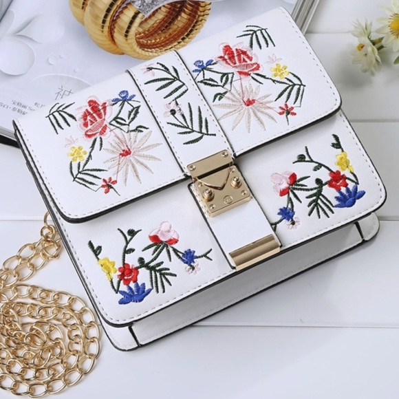 BOUTIQUE Handbags - FLORAL BEAUTY